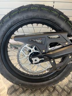 2025 Surron ULTRA BEE R BLACK