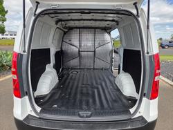 2018 Hyundai iLoad (No Badge)