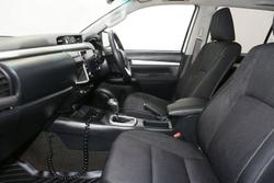 2021 Toyota Hilux SR5