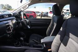 2023 Toyota Hilux SR