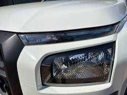 2000 Mitsubishi Triton
