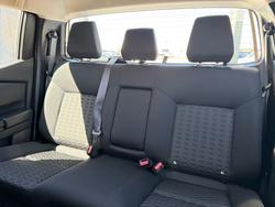 2000 Mitsubishi Triton
