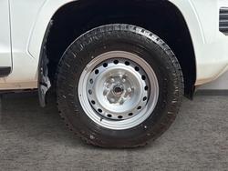 2000 Mitsubishi Triton