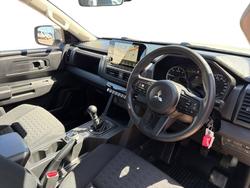 2000 Mitsubishi Triton