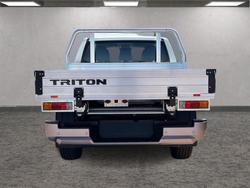 2000 Mitsubishi Triton