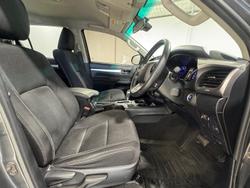 2020 Toyota Hilux SR5