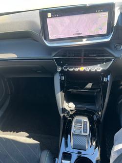 2025 Peugeot 2008 GT Hybrid