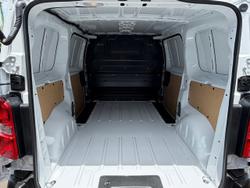 2025 Peugeot Expert Pro SWB