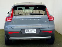 2022 Volvo XC40 Ultimate B4 Bright