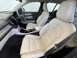 2022 Volvo XC40 Ultimate B4 Bright