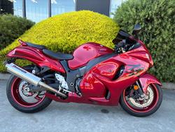 Suzuki GSX1300RA (hayabusa)