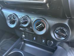 2017 Toyota Hilux SR