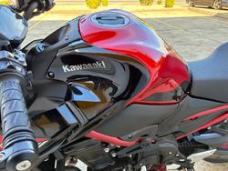 2023 Kawasaki Z900 (ZR900) Red