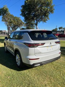 2025 Mitsubishi Outlander ES ZM MY25 White Diamond