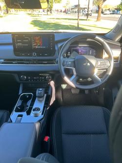 2025 Mitsubishi Outlander ES ZM MY25 White Diamond