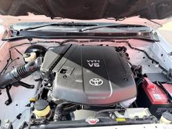 2006 Toyota Hilux SR GGN15R MY07 4x2 Glacier White