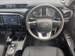 2022 Toyota Hilux SR