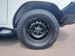 2022 Toyota Hilux SR