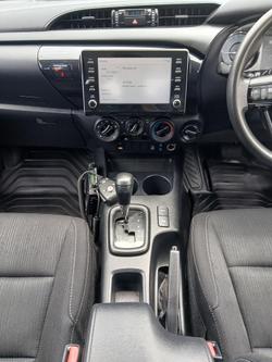 2022 Toyota Hilux SR