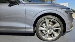 2025 Genesis GV70 2.5T SIGNATURE