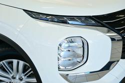 2024 Mitsubishi Outlander ES