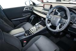 2024 Mitsubishi Outlander ES
