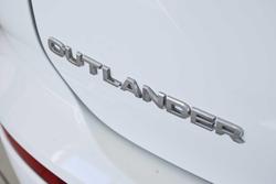 2024 Mitsubishi Outlander ES