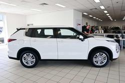 2024 Mitsubishi Outlander ES