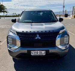 2023 Mitsubishi Outlander LS