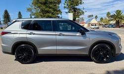 2023 Mitsubishi Outlander LS