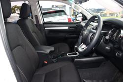 2023 Toyota Hilux SR5