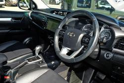 2021 Toyota Hilux SR5