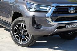 2021 Toyota Hilux SR5