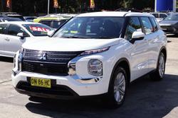 2024 Mitsubishi Outlander ES