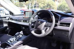 2024 Mitsubishi Outlander ES