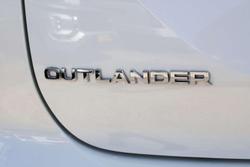 2024 Mitsubishi Outlander ES