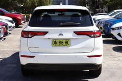 2024 Mitsubishi Outlander ES