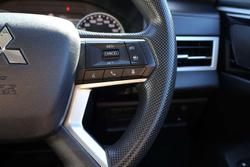 2024 Mitsubishi Outlander ES