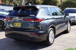 2024 Mitsubishi Outlander ES