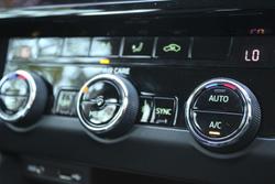 2019 SKODA Octavia 110TSI NE MY19 Moon White