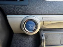 2014 Toyota Camry Hybrid H AVV50R Silver Pearl