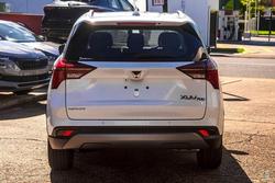 2025 Mahindra XUV700 AX7L Everest White
