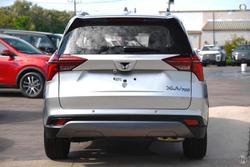 2025 Mahindra XUV700 AX7L Dazzling Silver