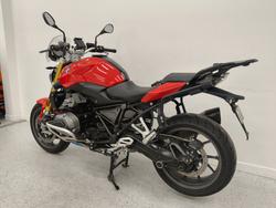 2017 BMW Motorrad R1200R Red