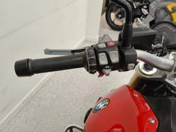 2017 BMW Motorrad R1200R Red