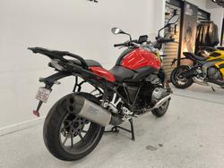 2017 BMW Motorrad R1200R Red