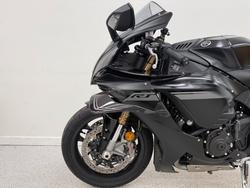 2025 YAMAHA YZF-R1 Black