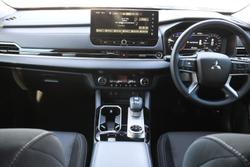 2025 Mitsubishi Outlander LS