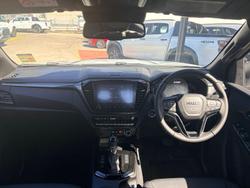 2025 Isuzu D-MAX BLADE