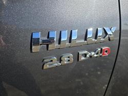 2023 Toyota Hilux SR5 (4x4)